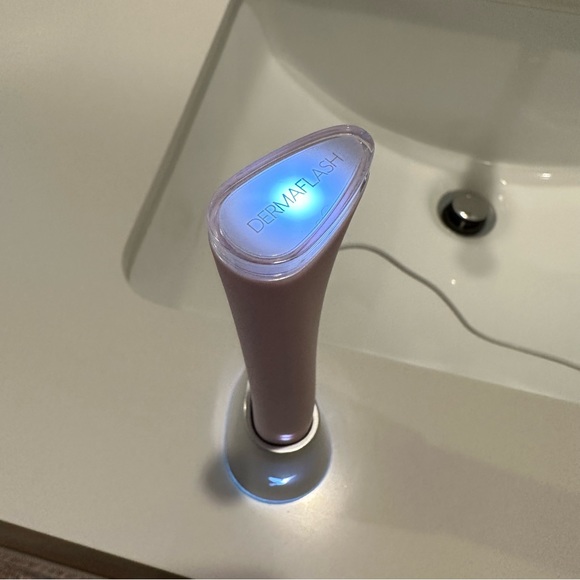 Pink Dermaflash - Picture 3 of 7